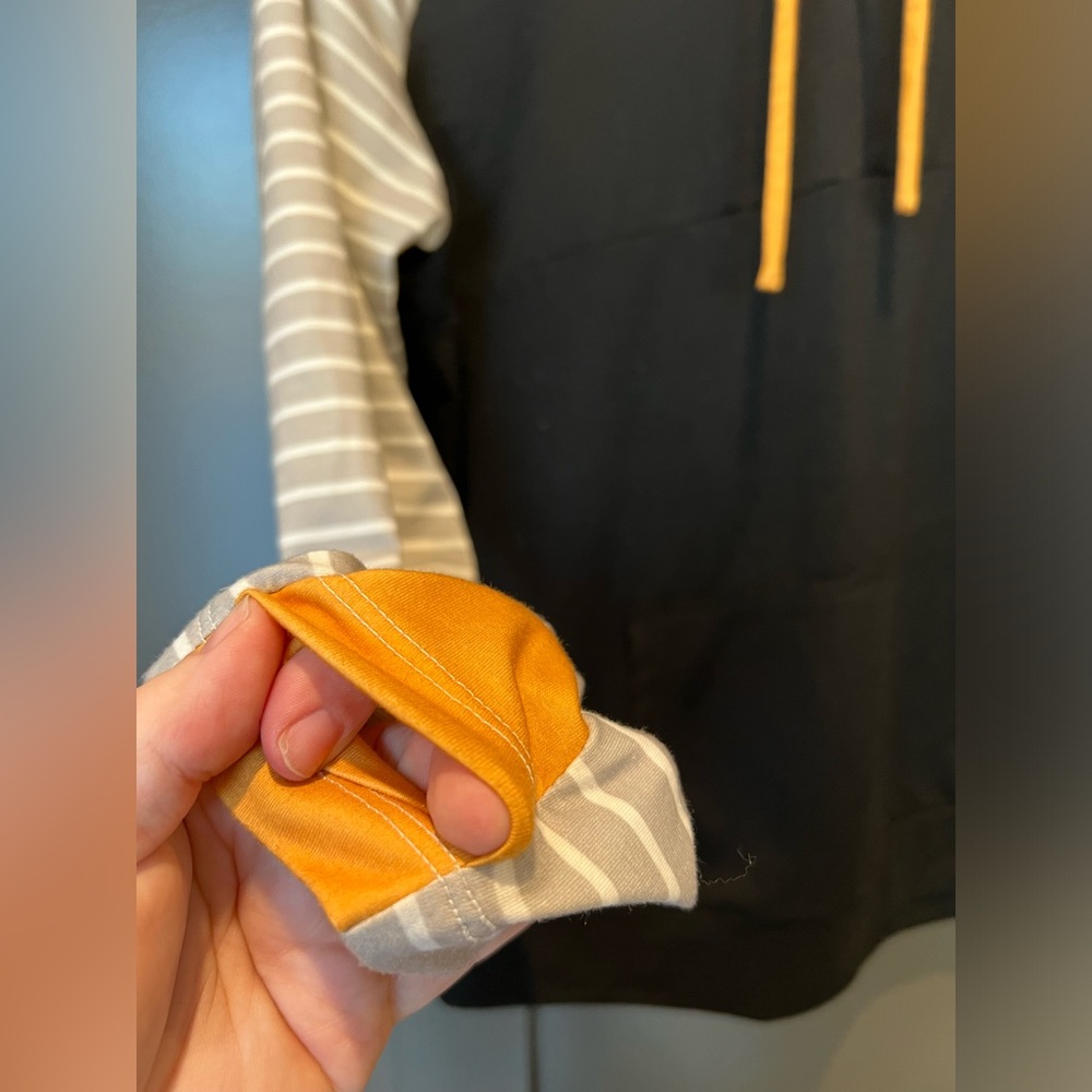 Authentic Iowa Hawkeye Hooded Top - Picture 2 of 6